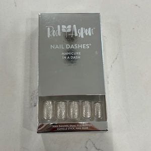 Red Aspen Nail Dashes
